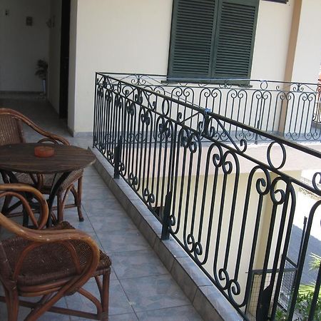 Gorgona Appartement Milína Buitenkant foto