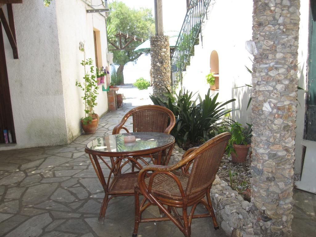 Gorgona Appartement Milína Buitenkant foto